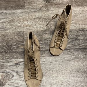 Mossimo Supply Co Lace up 3” heel open toe woman tan taupe 8.5 phones